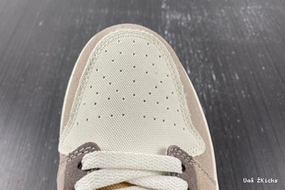 Taupe Comfortable  Haze 568 SE DN1635- Jordan Low 1 Craft 121 0731